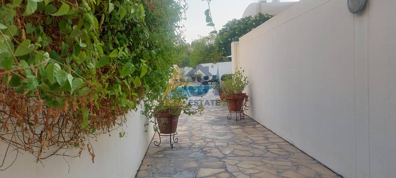 17 5 Bed villa with private garden and beautiful Landscape