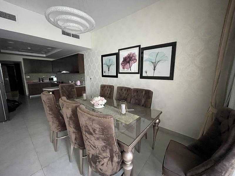 2 Beautiful 3 Br | Spacious Living Room | Casa Familia