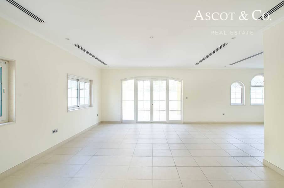 6 3 BED LARGE | CORNER UNIT | PRIVATE POOL