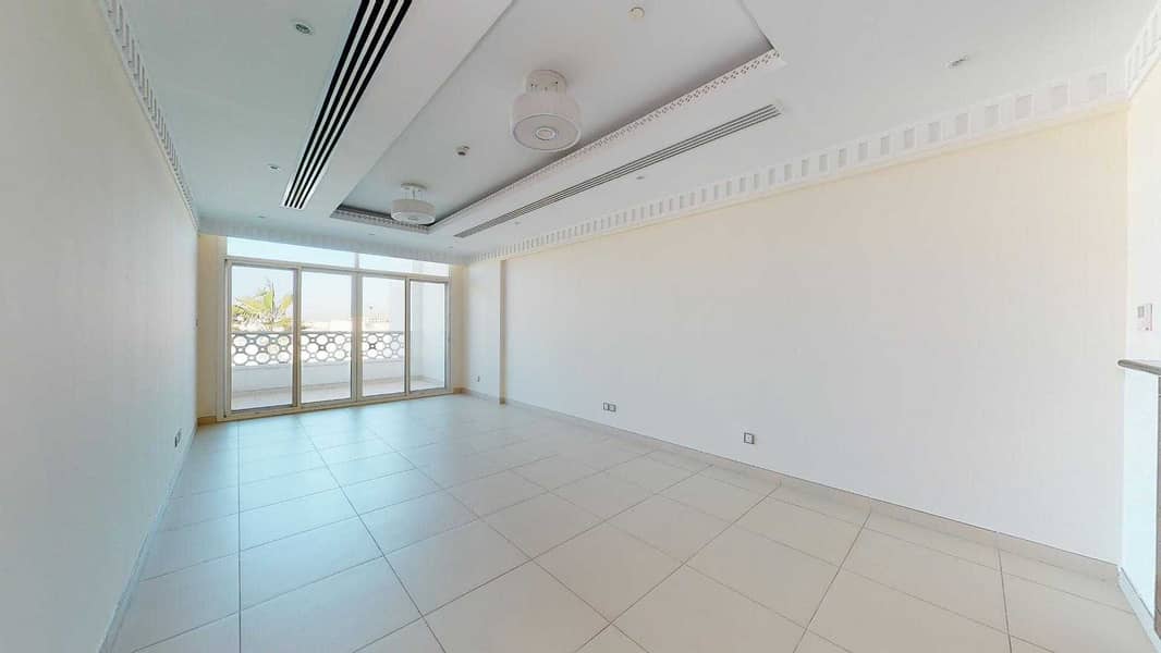 50% off commission I Shared pool I Balcony 50% off commission I Shared pool I Balcony