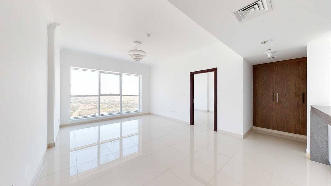 Close to the bus stop | Brand new | Chiller free Close to the bus stop | Brand new | Chiller free