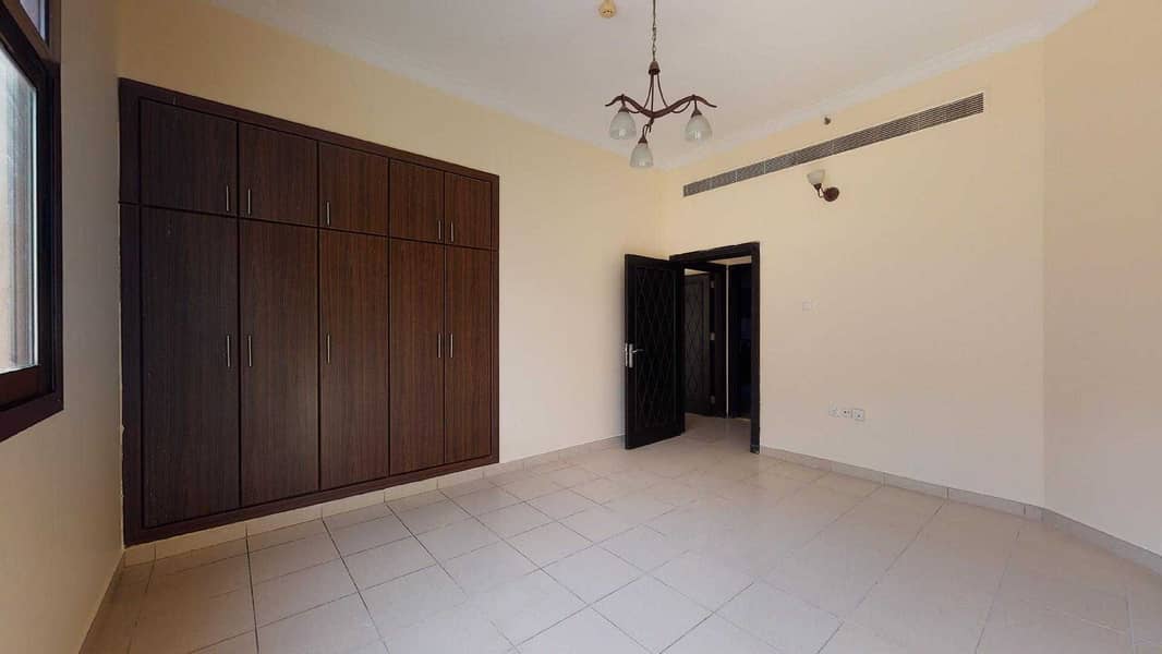 10 Shared game room | Balcony | Close to bus stops