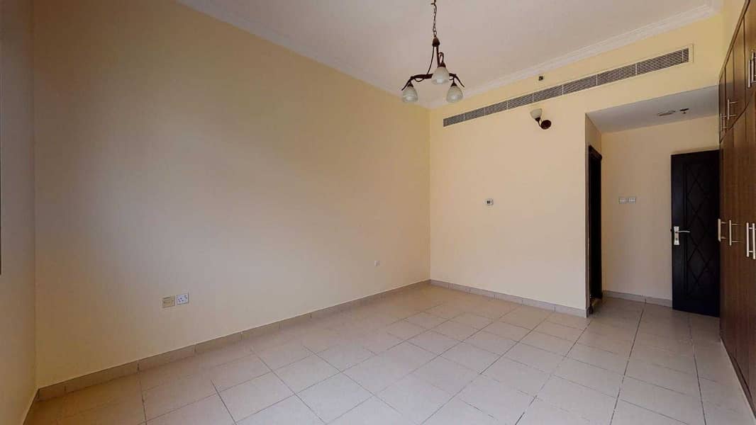 12 Shared game room | Balcony | Close to bus stops