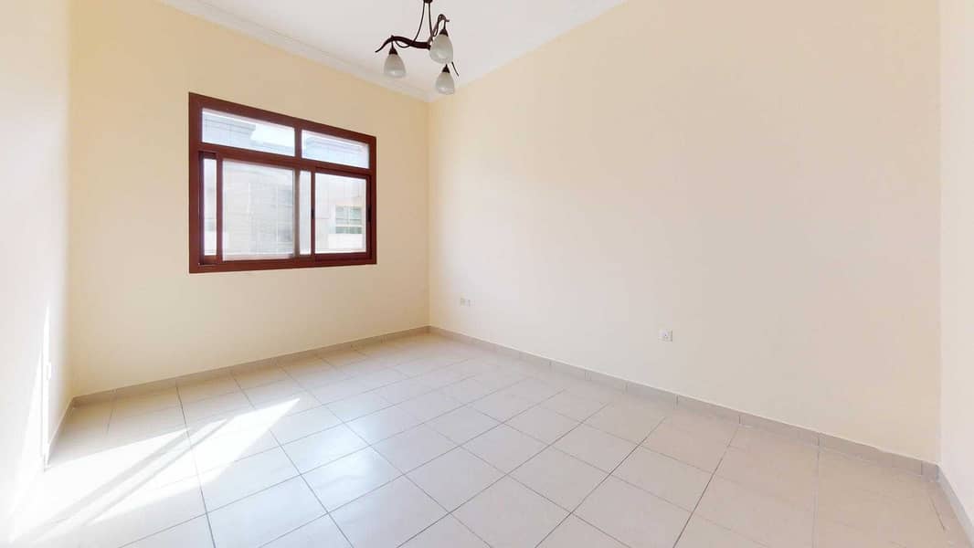 13 Shared game room | Balcony | Close to bus stops