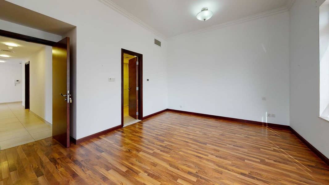 13 Wooden floors | Maid’s room | Move in ready