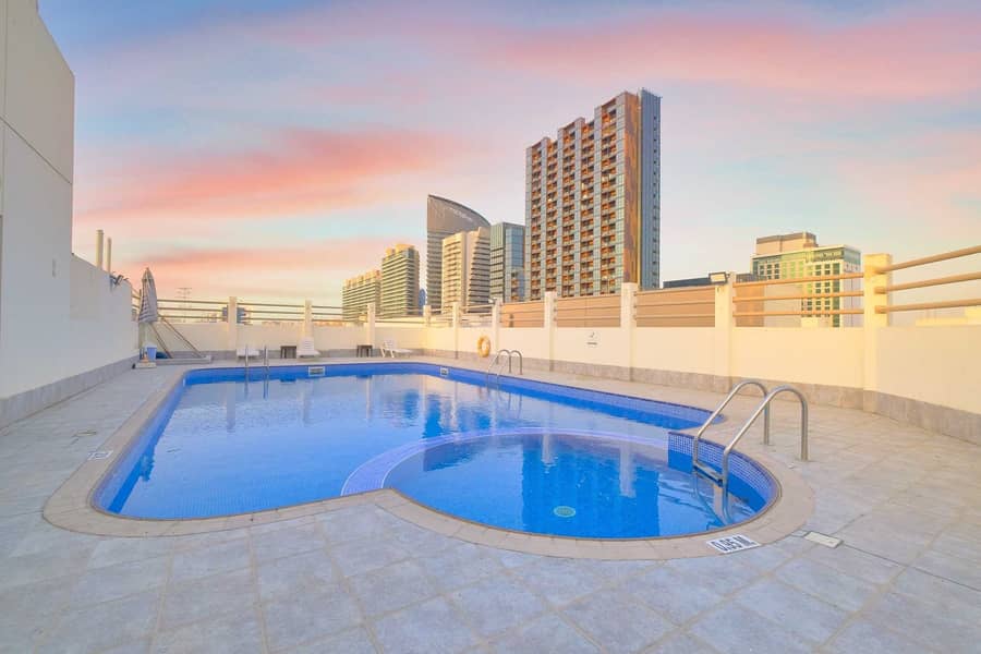18 Kitchen appliances | Rooftop pool | 12 payments