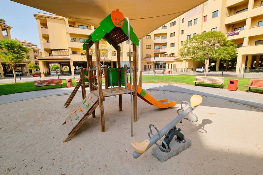 18 Family-friendly | Basketball court | Rent online