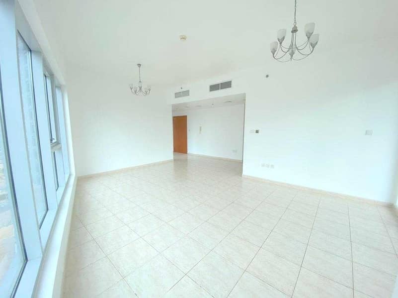 Vacant Corner Apartment with Closed Kitchen Vacant Corner Apartment with Closed Kitchen
