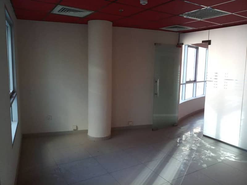 READY TO MOVE IN OFFICE WITH PARTITION 580SQFT 55000 AED 4 CHEQS NEAR EMIRATES MALL