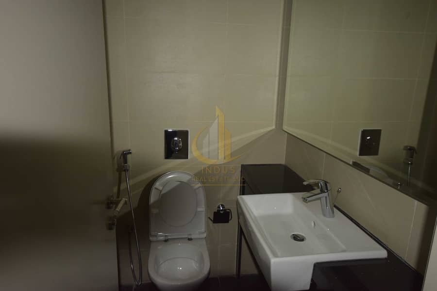 20 Fully Furnished Spacious 2 BHK | Vacant | Mid Floor