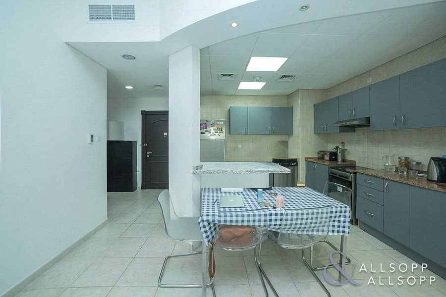 5 Upgraded Kitchen | Great Views | 1 Bed