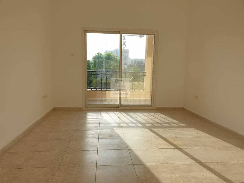 10 Spacious studio  with Garden  25 k