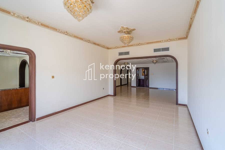 4 Spacious Living | Private Garden | Well Maintaned