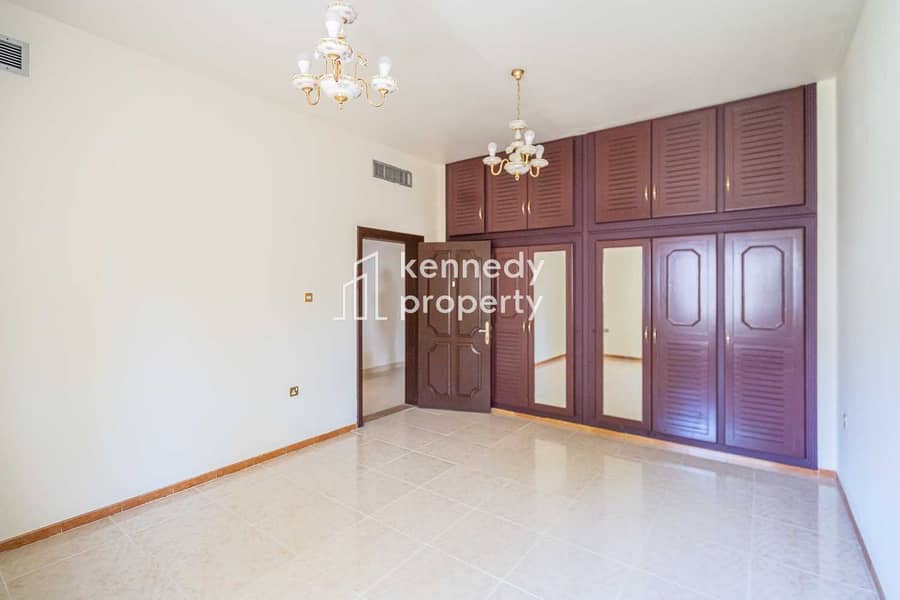 8 Spacious Living | Private Garden | Well Maintaned