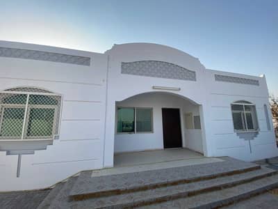 Clean three-bedrooms villa in al Houma