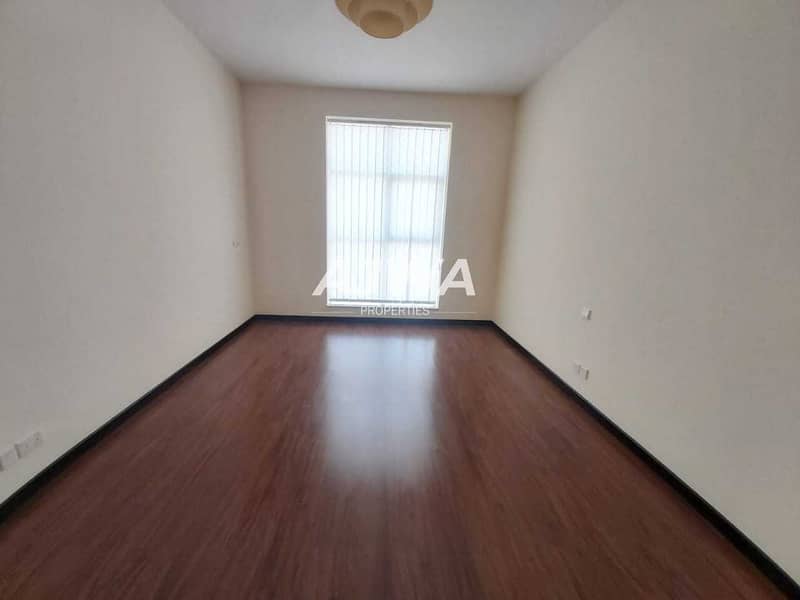 5 1BR in Green Lakes | Near Metro Station