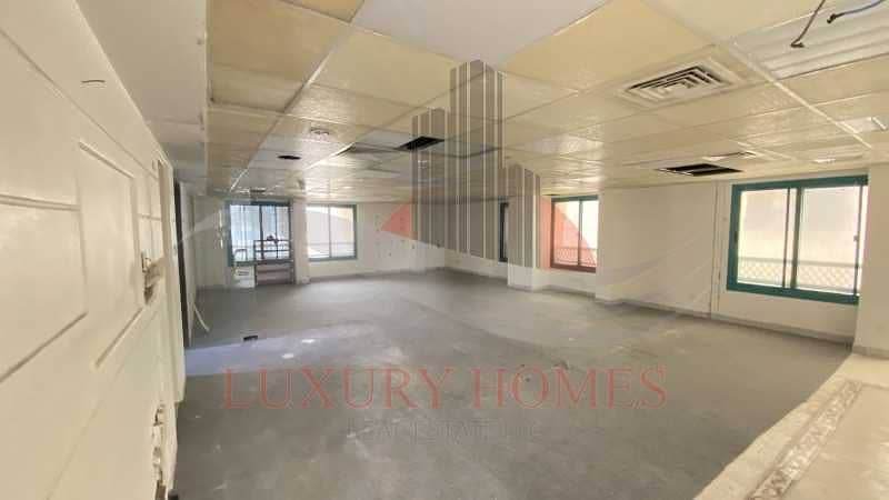 Large Open Space reasonably priced with 2 Bathrooms Large Open Space reasonably priced with 2 Bathrooms
