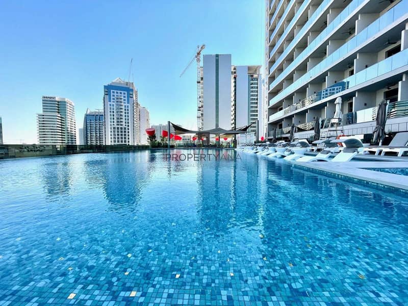 18 Brand New | Fully furnished canal-front residences