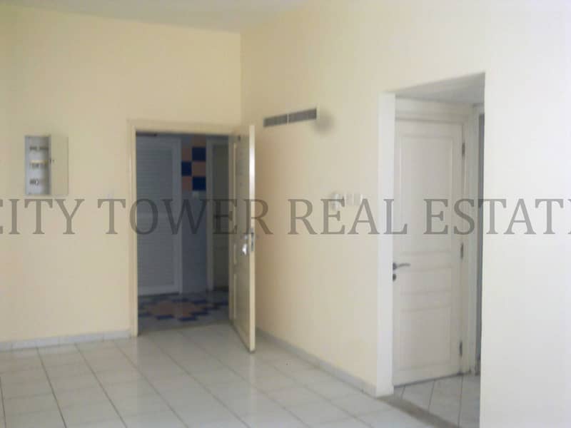 Close to Metro | closed kitchen Large studio | 6 Chqs Close to Metro | closed kitchen Large studio | 6 Chqs