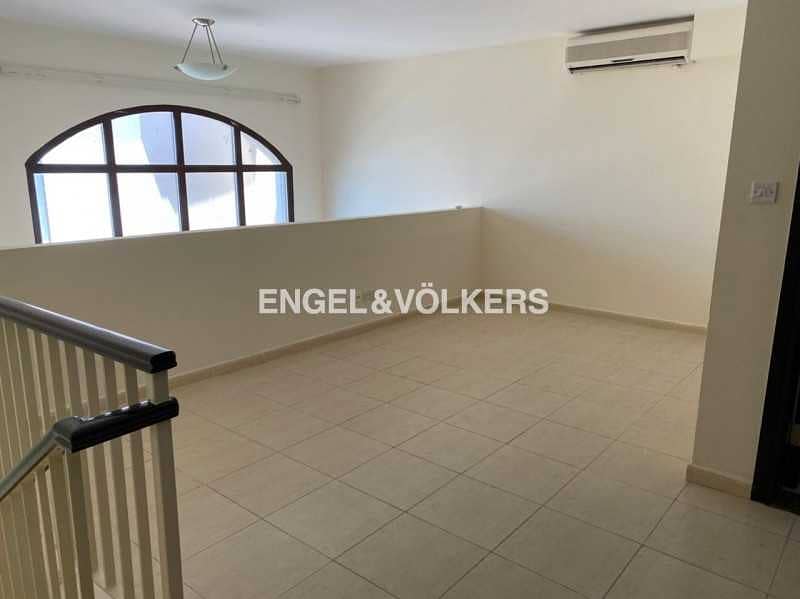 5 Spacious Layout|Facing Pool|Ideal Investment