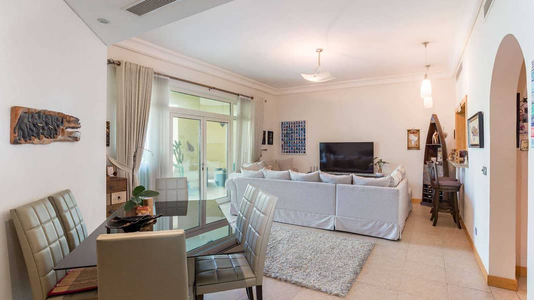 Superb unit | Vacant on transfer | Close to Mall Superb unit | Vacant on transfer | Close to Mall