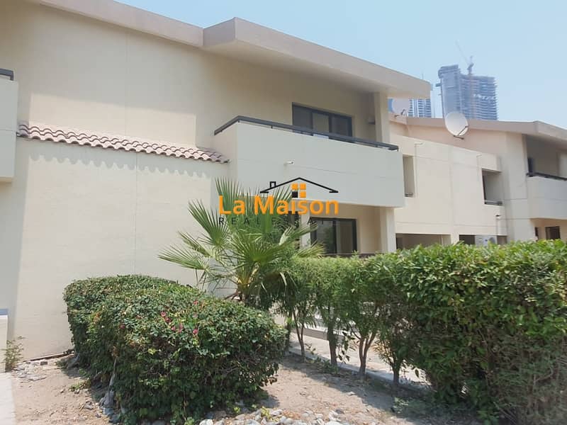 compound 4bhk villa in jumeirah 3 rent is  165k