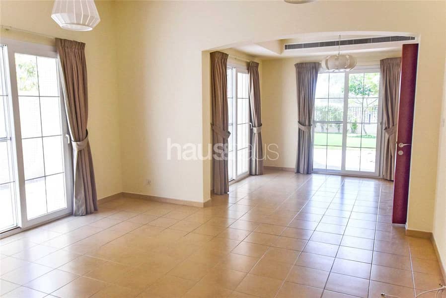 4 Lake and Park backing | Immaculate Condition |