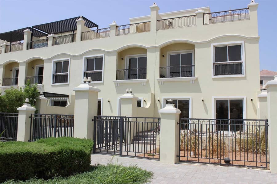 2 Bayti 3 B/R  + Maids Room Townhouse for Rent