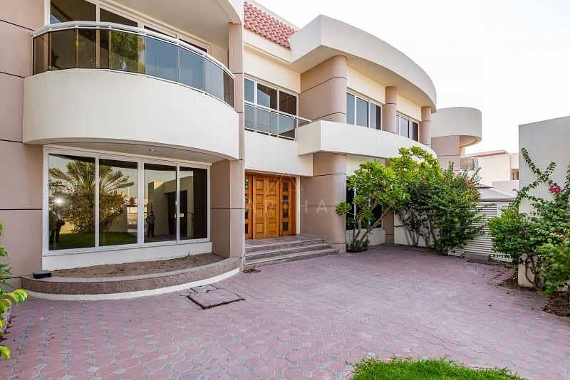 22 Well maintained | Family Compound in Jumeirah 1