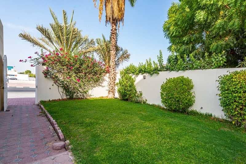 24 Well maintained | Family Compound in Jumeirah 1