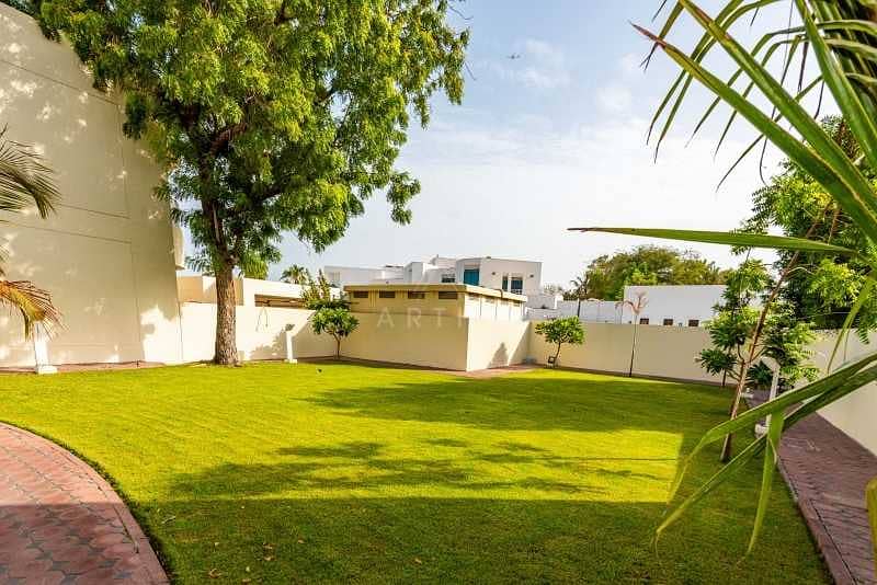 26 Well maintained | Family Compound in Jumeirah 1