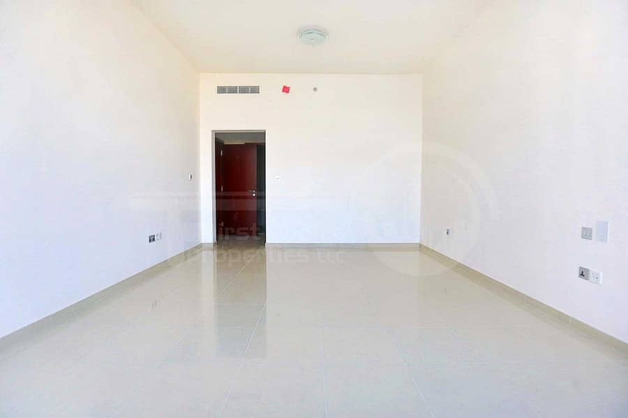 5 Buy Now! Huge Apartment with Rent Refund.