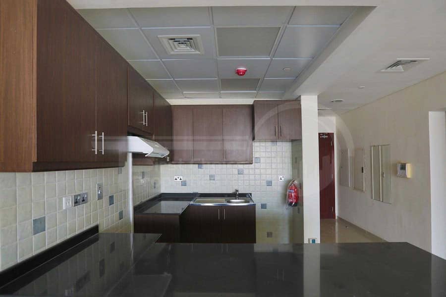 7 Buy Now! Huge Apartment with Rent Refund.