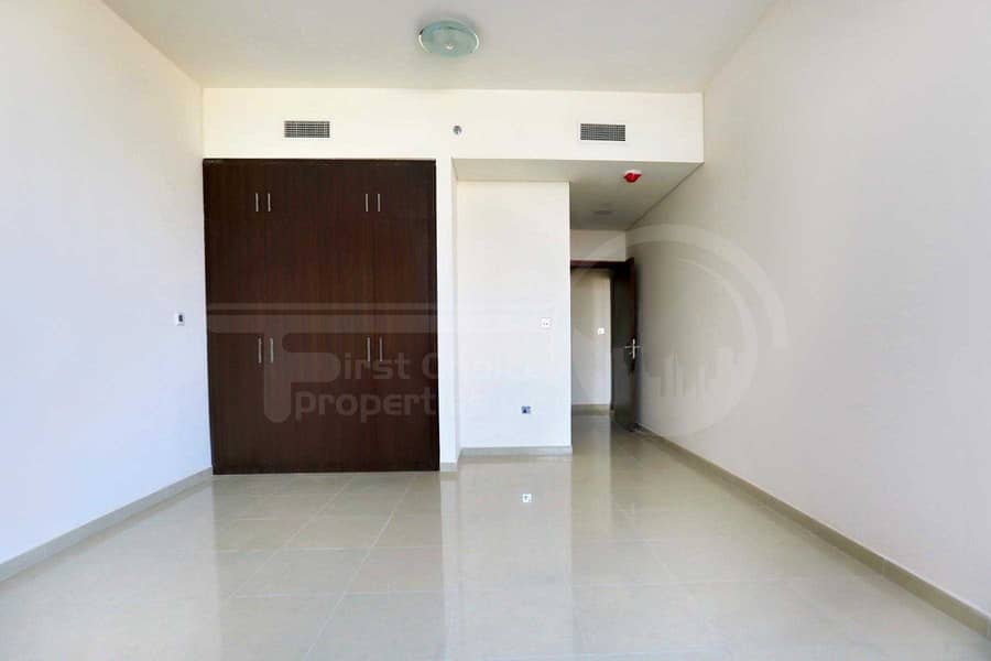 9 Buy Now! Huge Apartment with Rent Refund.
