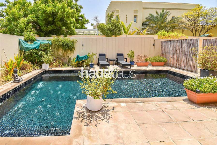 10 Upgraded | Private Pool | Perfect Location