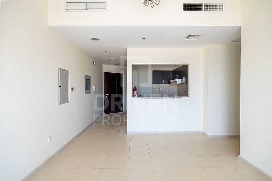 Bright Apt | Open view | W/ Laundry Room Bright Apt | Open view | W/ Laundry Room