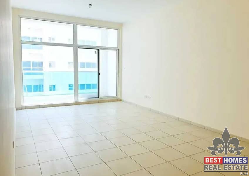 Spacious 2 Bedroom Apartment with Parking