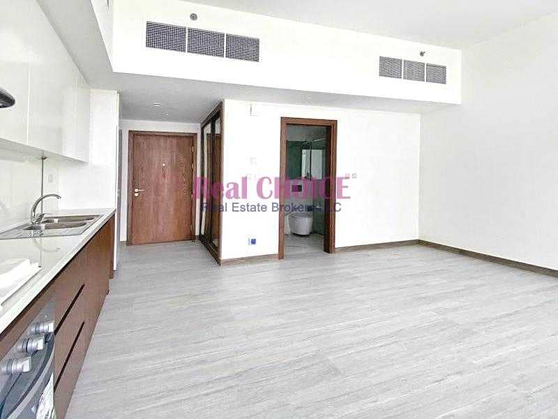 2 Spacious Luxury Studio | Balcony | Mid-floor | New