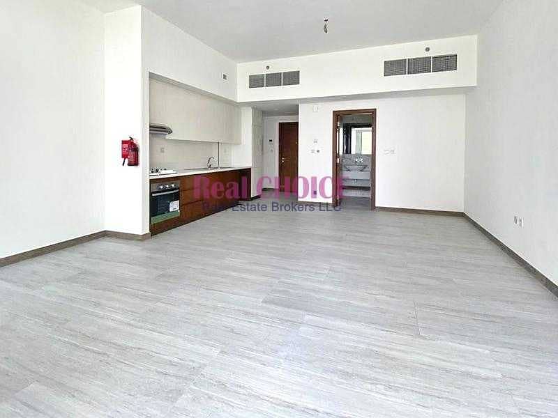 12 Spacious Luxury Studio | Balcony | Mid-floor | New