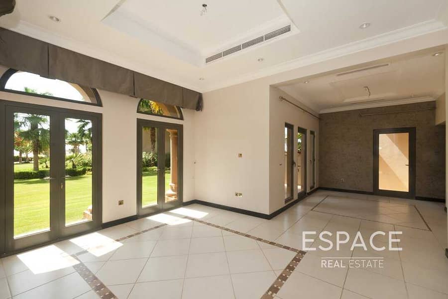 4 Vacant | VIP Frond Villa | Unfurnished and Well Maintained