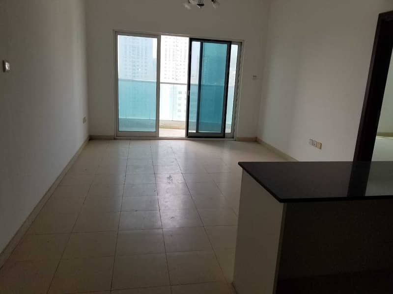 Chiller Free, 1 Bedroom Hall in City Towers for Rent