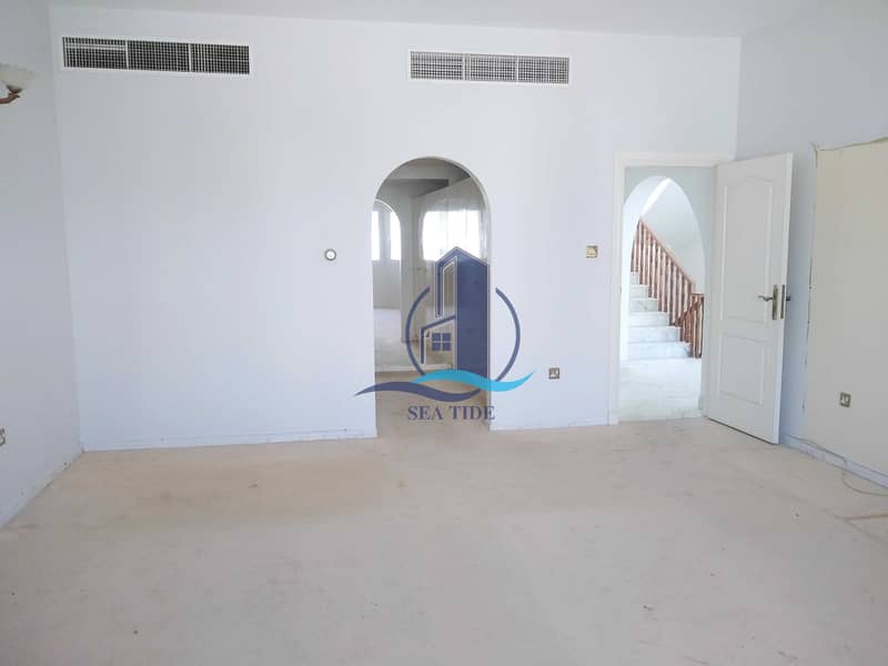 20 5 Bedrooms Villa | Balcony | Parking |Maids Room