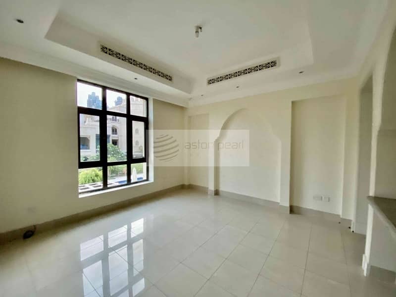 11 2 Bedroom with Balcony| Bright |Vacant on Transfer