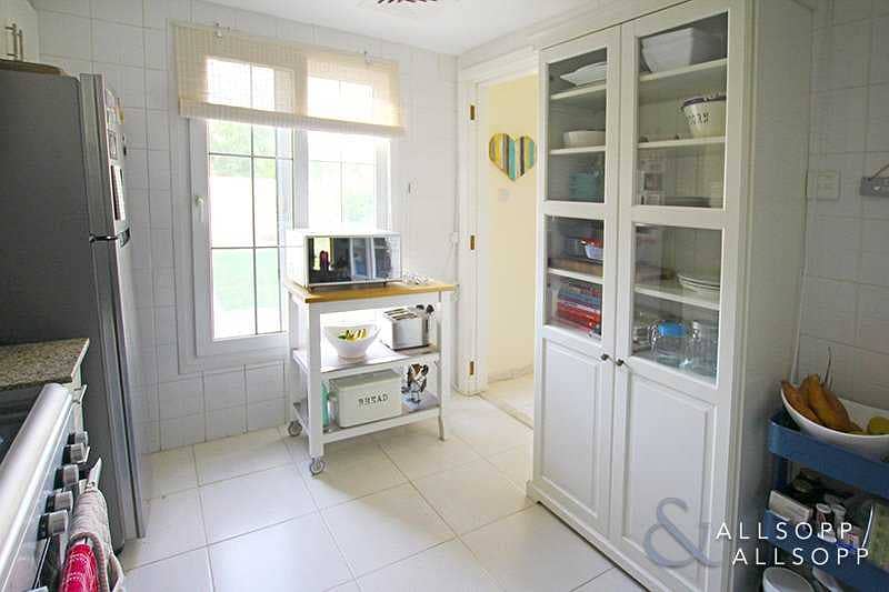 11 Springs 7 | 2 Beds | Close To Springs Souk