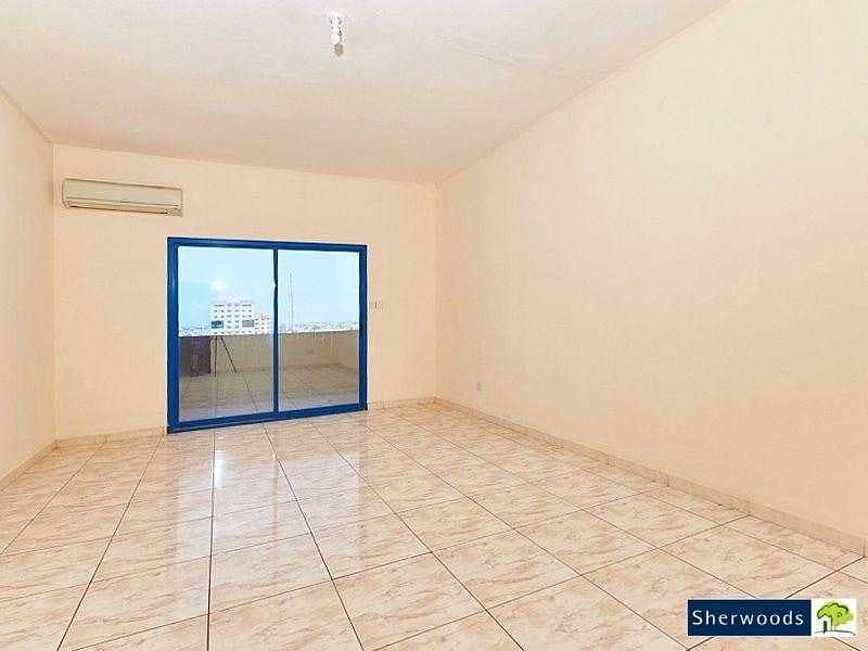 3 Apartment and Offices Near to Mall and Supermarket