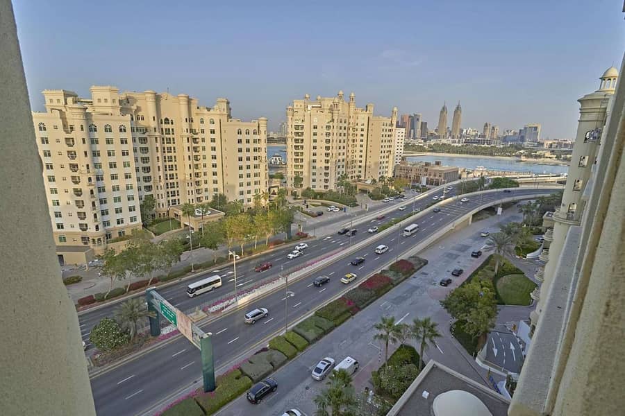 4 Penthouse Level with Partial Sea View on the Palm