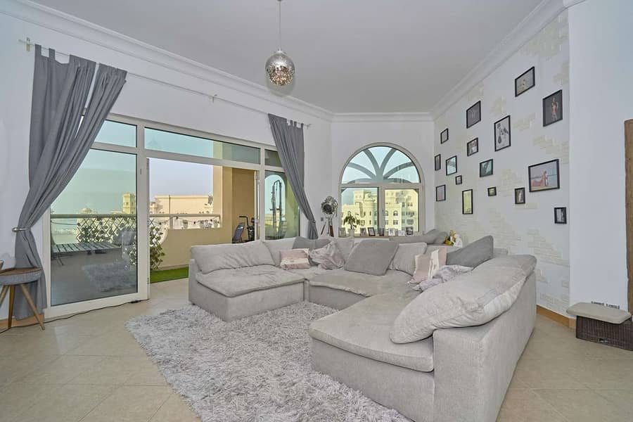 6 Penthouse Level with Partial Sea View on the Palm