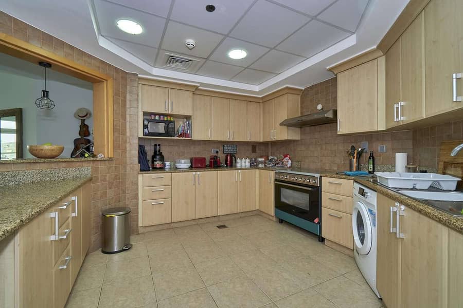 7 Penthouse Level with Partial Sea View on the Palm