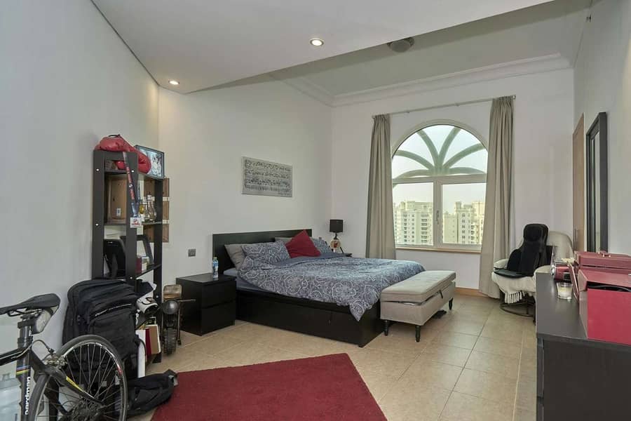 8 Penthouse Level with Partial Sea View on the Palm