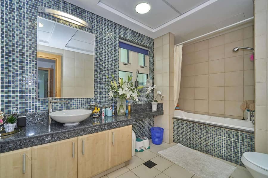 9 Penthouse Level with Partial Sea View on the Palm